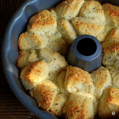 Parmesan Pull-Apart Bread